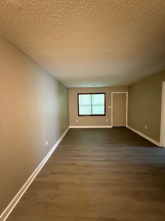 Building Photo - One bedroom, 1 bath condo in Durham
