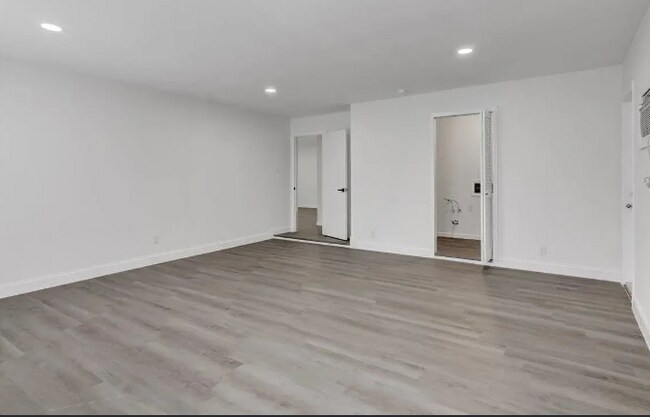 Building Photo - 108 Sparrow Way