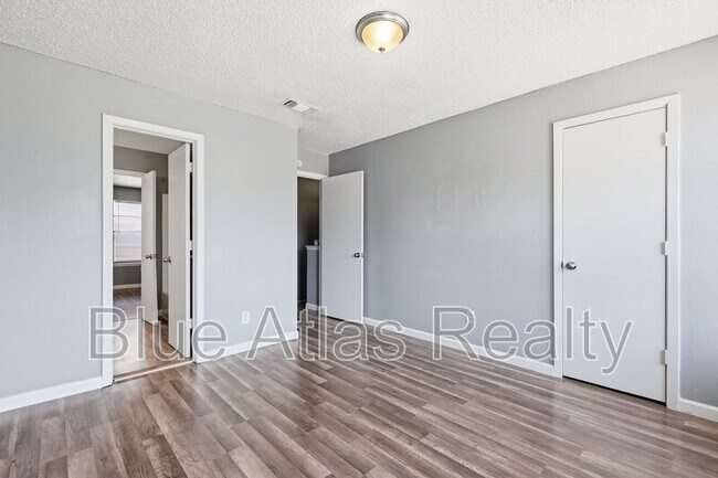 Building Photo - 8108 Foxfire Ln