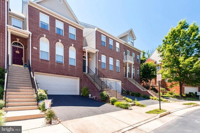 Building Photo - 6328 Dunman Way