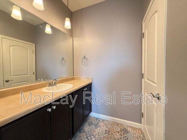 Building Photo - 23849 W Tamarisk Ave