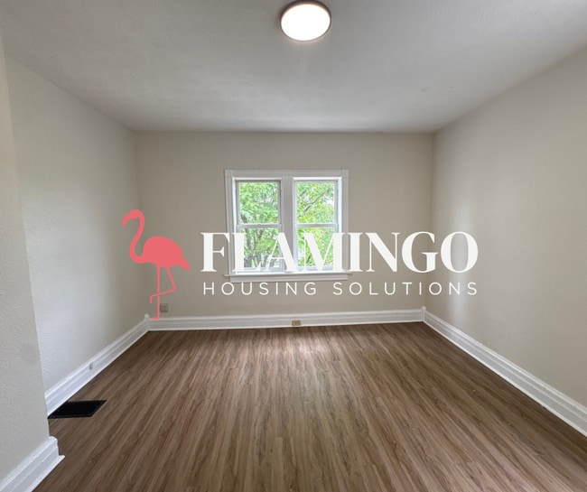 Building Photo - Large 3-Bedroom, 3-Bath Home with Plenty of Space!
