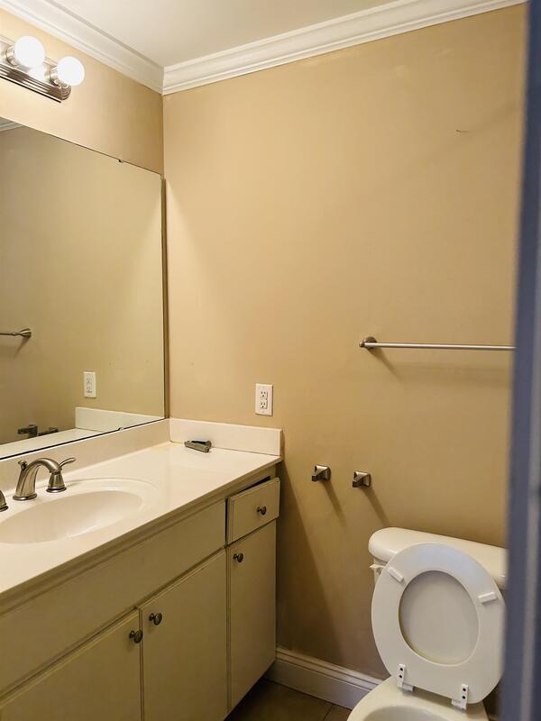 Building Photo - 3913 Overbrook Drive - 3C
