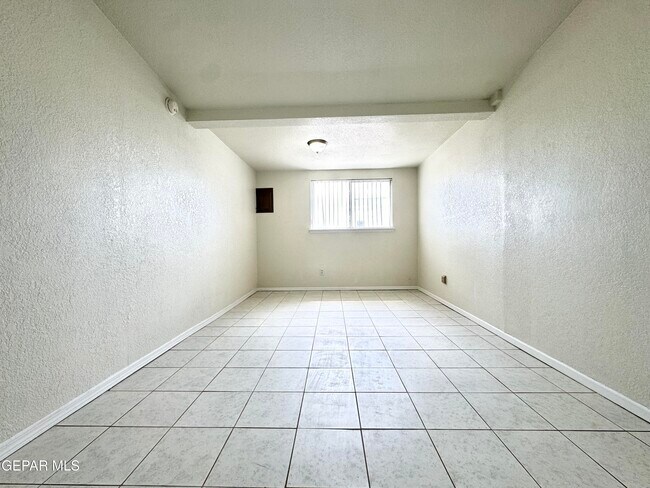 Building Photo - 9928 Acer Ave