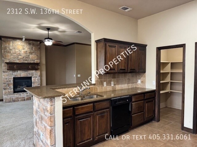 Building Photo - 2312 SW 136th St