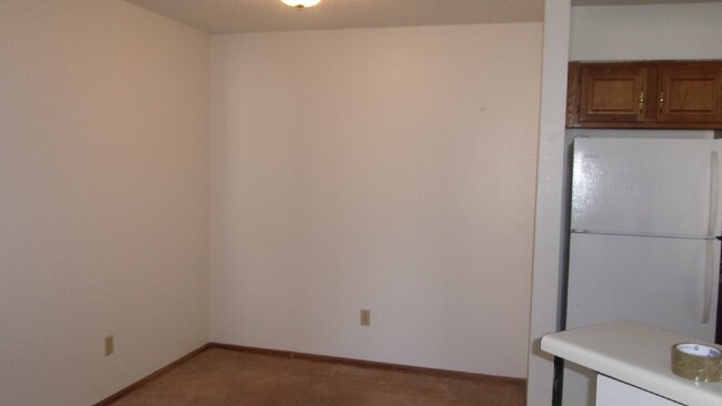 Building Photo - Cambridge Commons - 2 Bedrooms - 3 Bathroo...