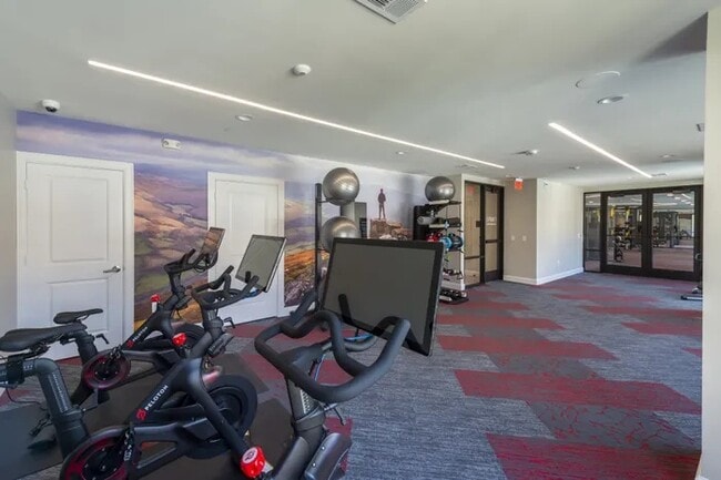 Building Photo - Prime Houston Location with Modern Style!