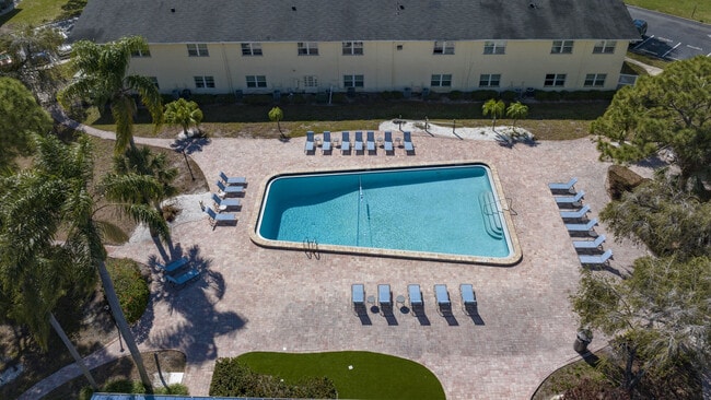 Building Photo - The Drake at St. Pete
