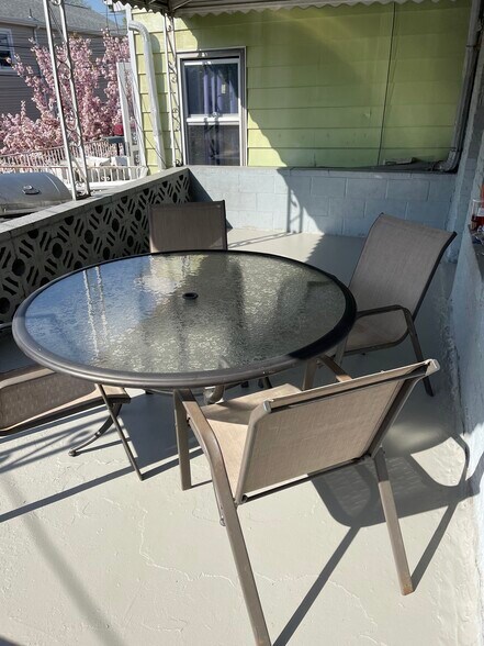 Building Photo - 1049 Avenue C