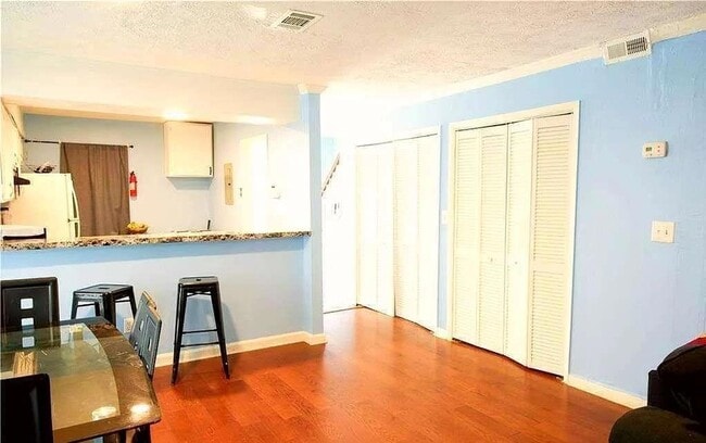 Building Photo - 852 Glynn Oaks Dr