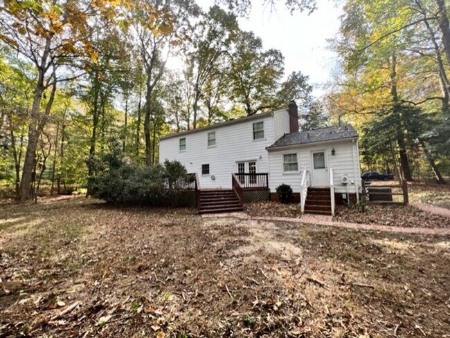 Building Photo - Colonial home with large yard