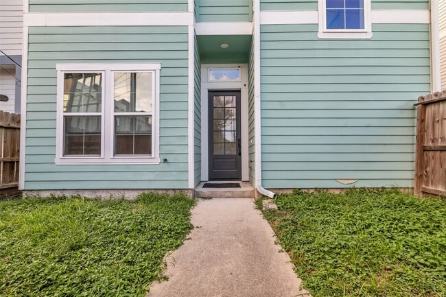 Building Photo - 204 Burr St