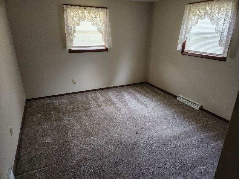 Building Photo - 2845 Woodale Ave