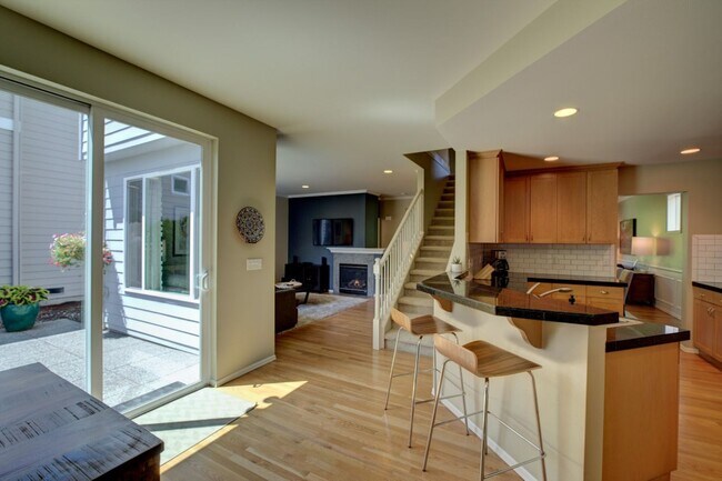 Building Photo - 4Bd/2.5Ba Issaquah House