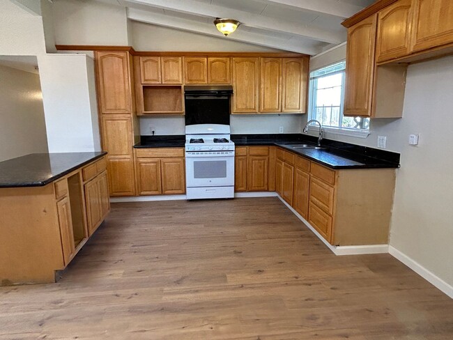 Primary Photo - Charming home in prime location!
