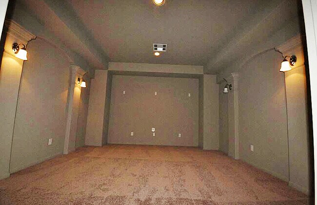 Building Photo - 710 Streamwood Ln