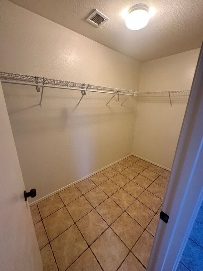 Building Photo - Home is located in Parkwood Ranch