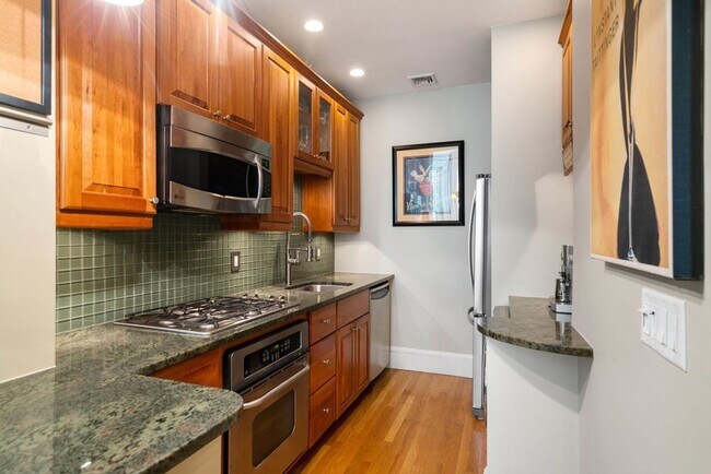 Primary Photo - 320 Beacon St