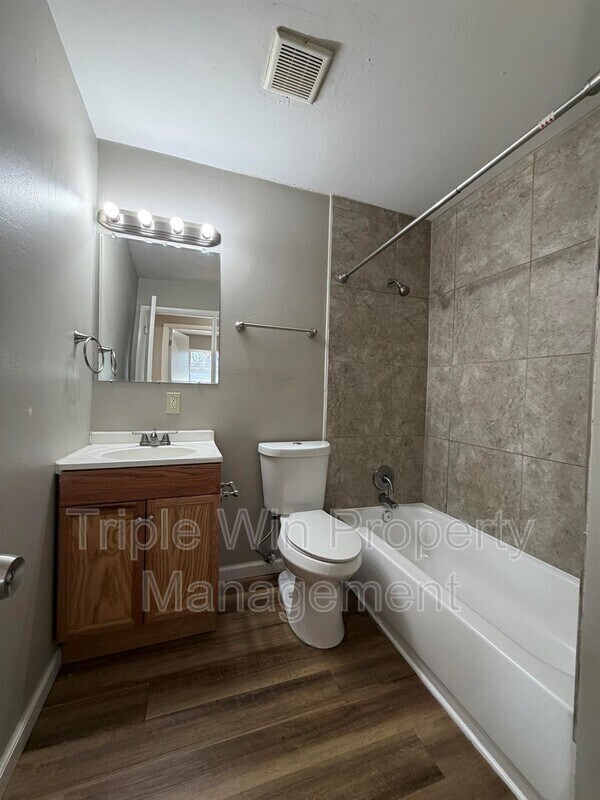 Building Photo - 10191 Mayfair Dr