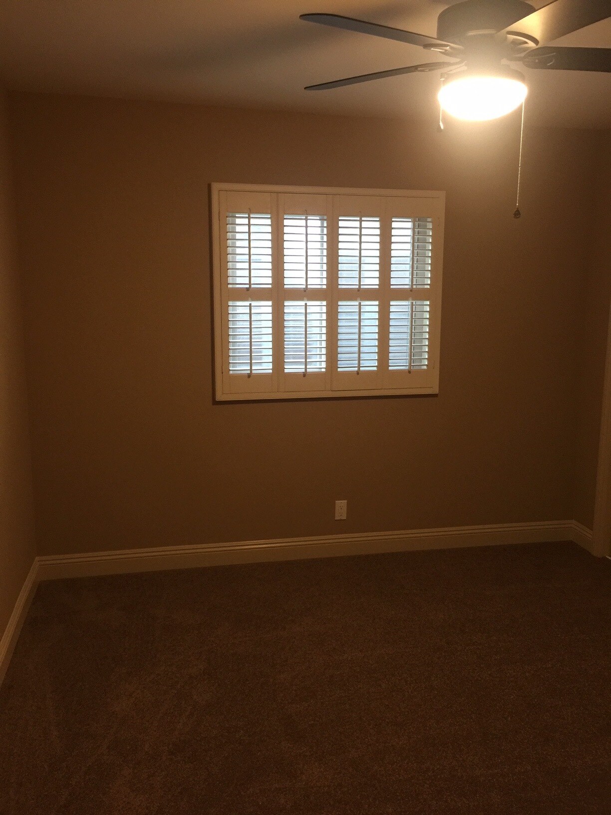 Building Photo - 2000 Karen St