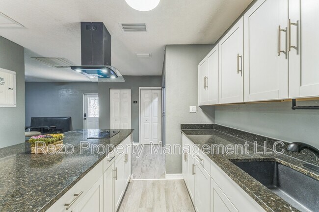 Building Photo - 465 Rio Grande Ln