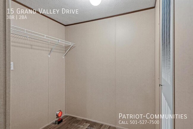 Building Photo - 15 Grand Valley Dr