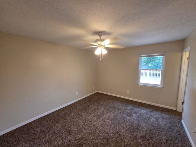 Building Photo - Peaceful Living at the End of a Cul-de-Sac!