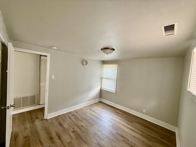Building Photo - 4341 Elm Ave