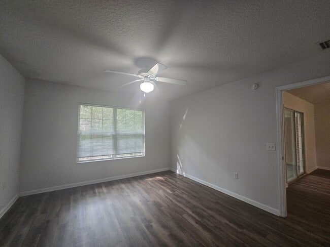 Building Photo - Brick Duplex 3/2 Home on Grandview