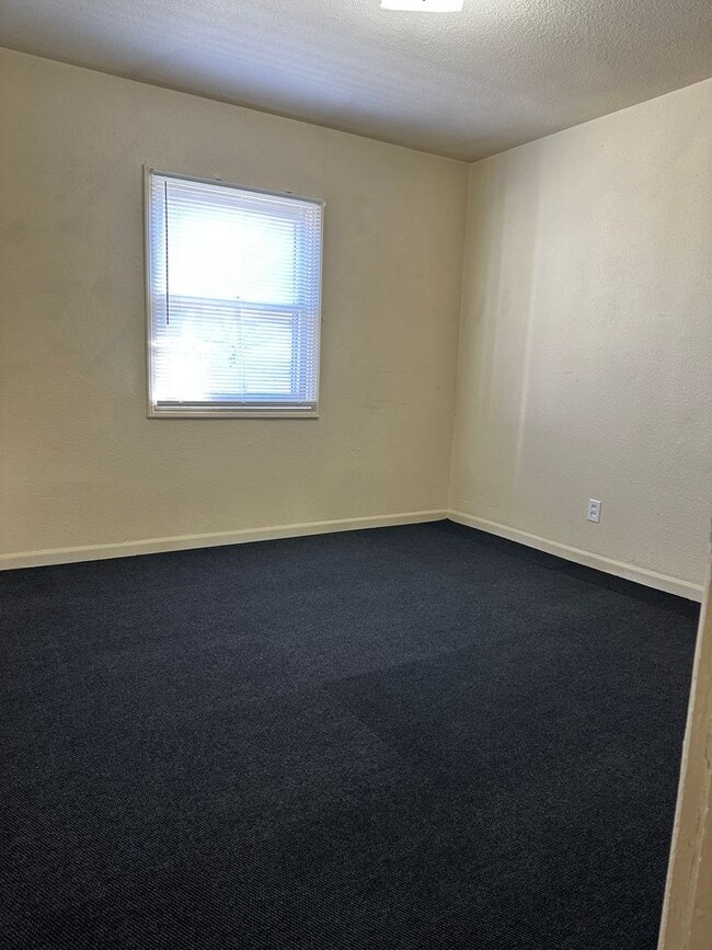 Building Photo - 3413 SW Brendan Ave