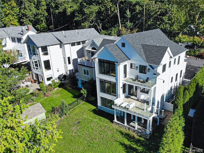 Building Photo - 184 Soundview Ave