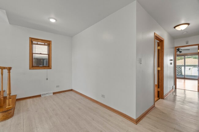 Building Photo - 2425 Hessing St