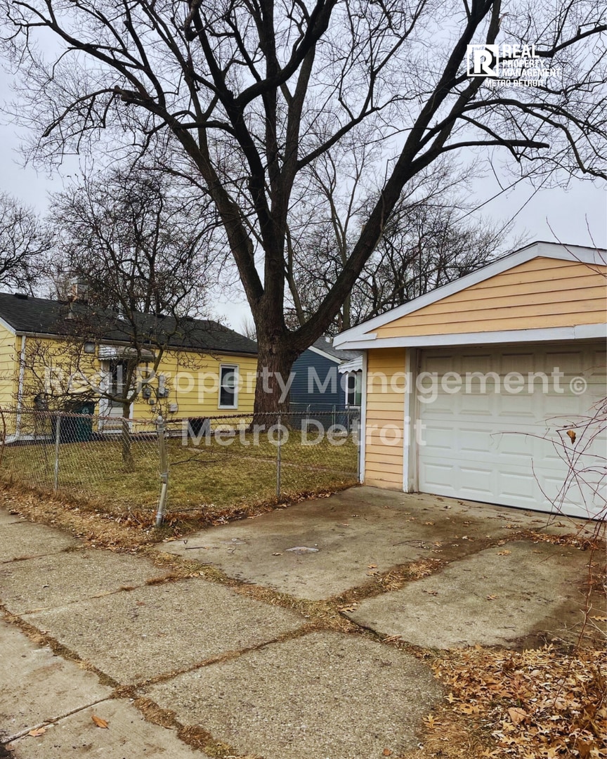 Building Photo - 2023 Ardmore Dr