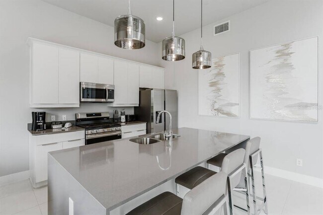 Building Photo - 7760 Sandy Ridge Dr