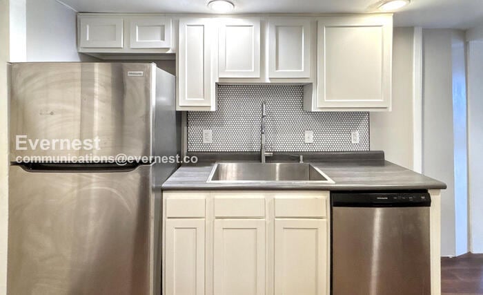 Building Photo - 1494 Manchester Ave