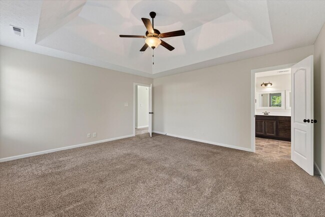 Building Photo - 566 Falkland Cir