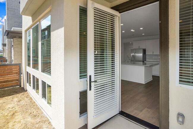 Building Photo - 10881 McCan Ct