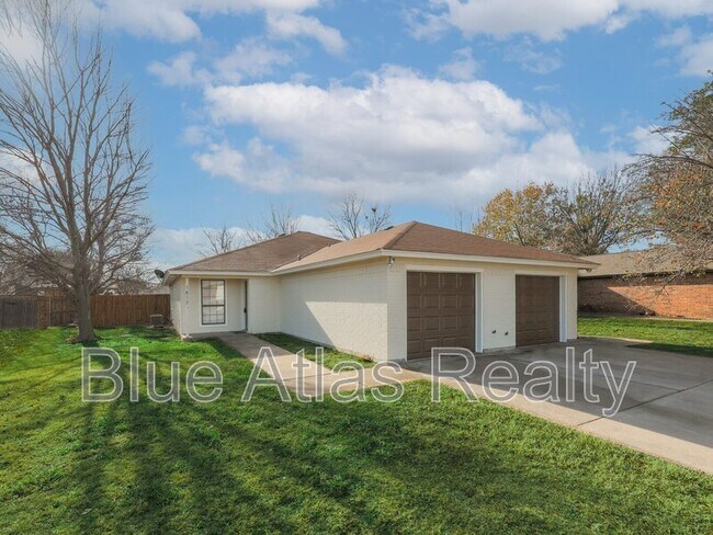 Building Photo - 1817 San Rafael St