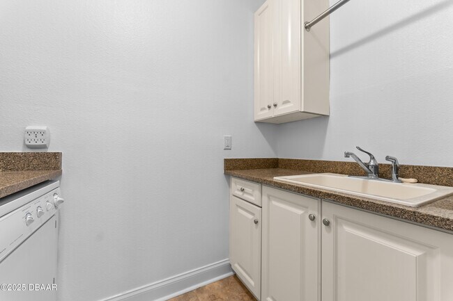 Building Photo - 2450 N Ocean Shore Blvd