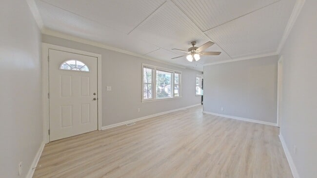 Building Photo - SUPER CUTE DUPLEX UNIT