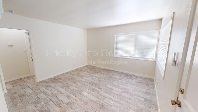 Building Photo - 713 Venice Ct.