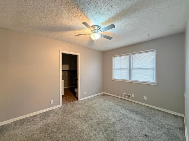 Building Photo - Westport Rd