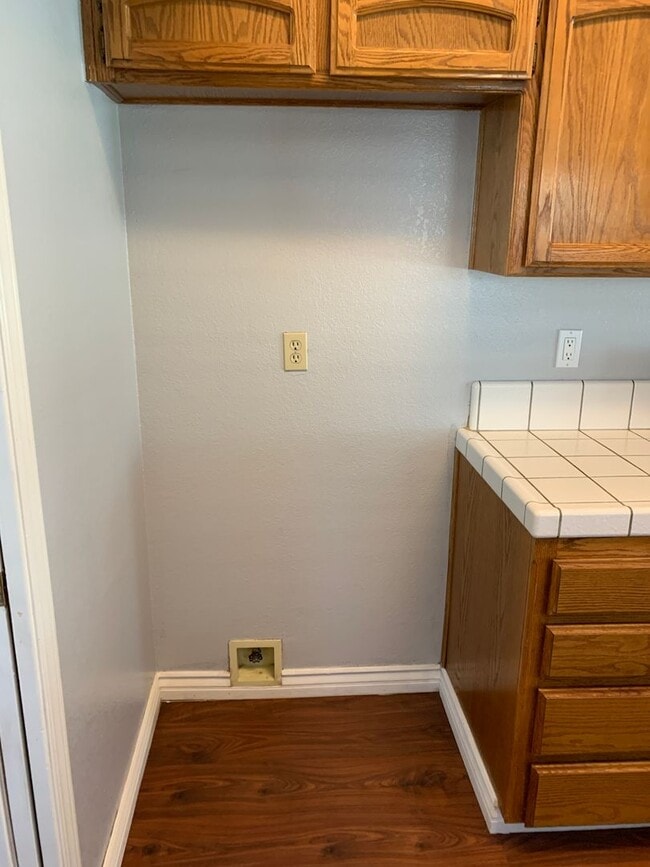 Building Photo - Beautiful 3 Bed West Bakersfield Home W/Po...