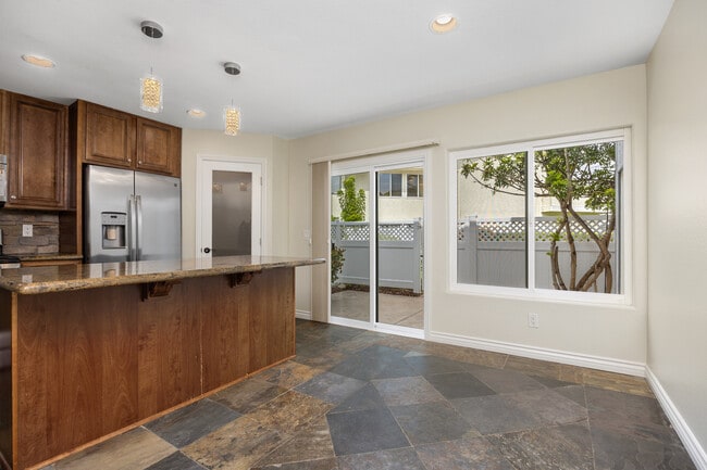 Building Photo - 844 Bluebell Ct