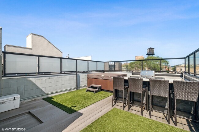 Building Photo - 1547 N Wood St