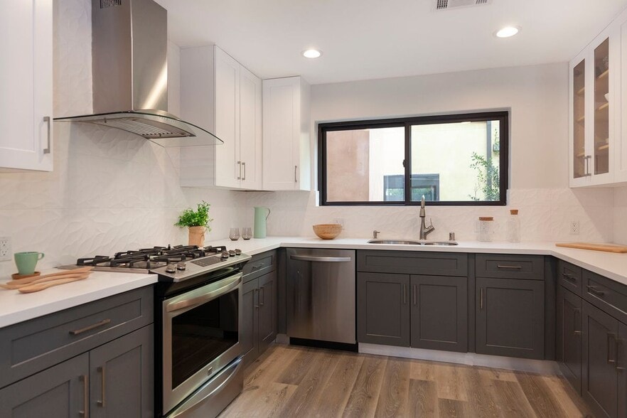 Building Photo - 1059 Elm Ave