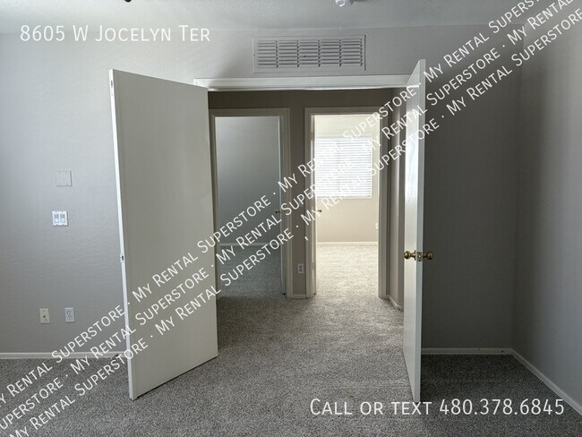Building Photo - 8605 W Jocelyn Terrace