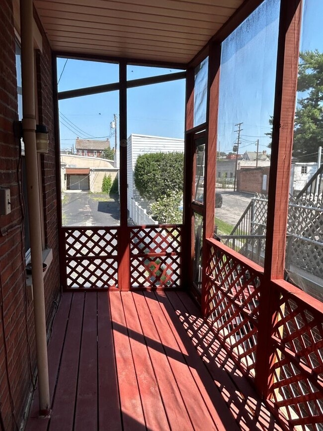 Building Photo - 475 W Market St