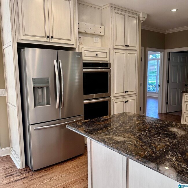 Building Photo - 5982 Valley Way