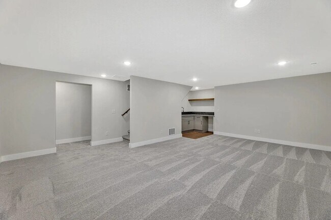 Building Photo - 5424 W 42nd St S